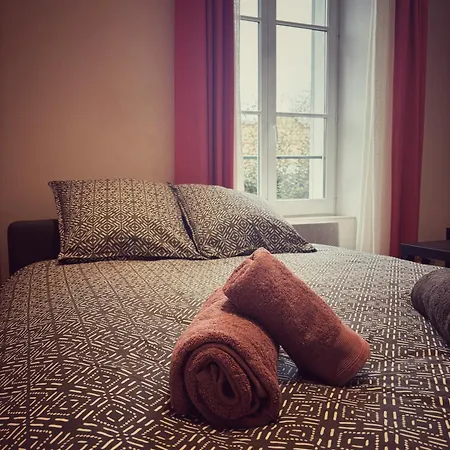 Le Jardin De L'arbre Sec + Parking, Proche Chateau. * Φονταινεμπλώ