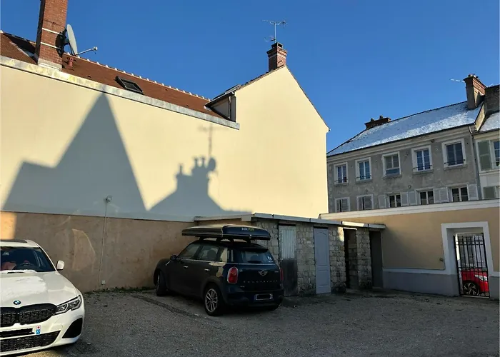 Le Jardin De L'arbre Sec + Parking, Proche Chateau. *
